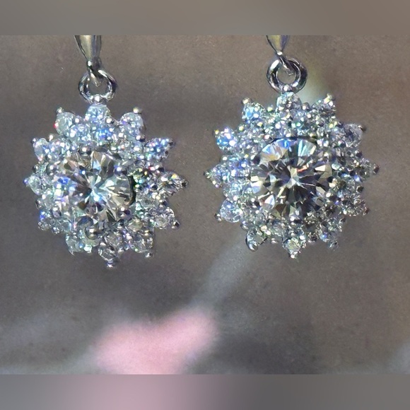 Moissanite One Carat Flower Dangle from slide through lever - Picture 4 of 9